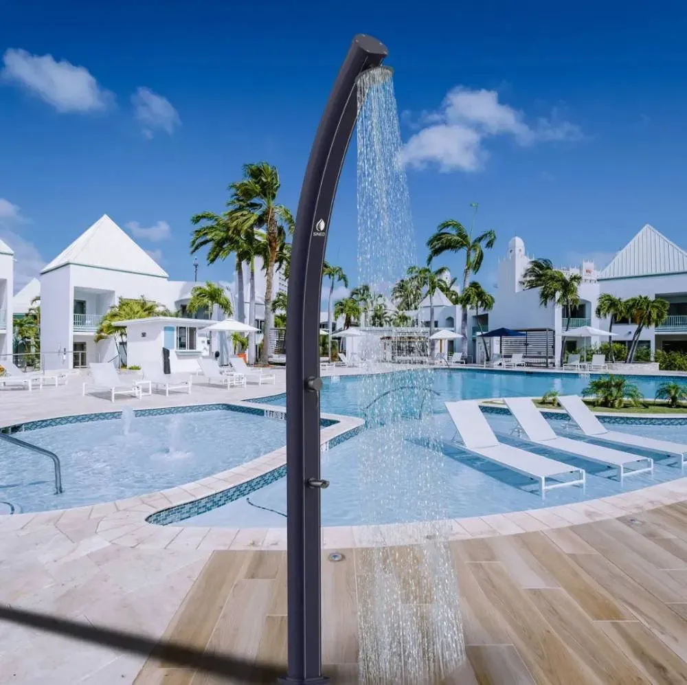 Les douches extérieures solaires ou non de la Société italienne dont nous sommes aussi revendeurs